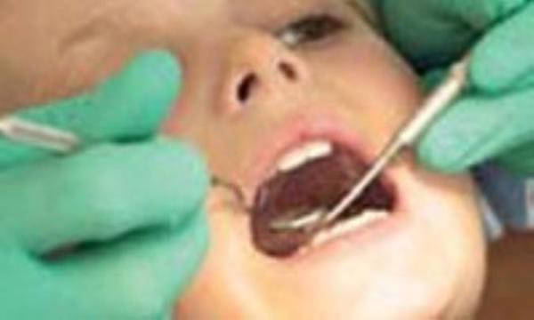 مراجعه به دندانپزشک یا دندان ساز تجربی؟