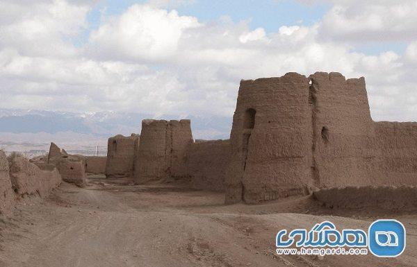 قلعه میش پدام یکی از جاذبه های گردشگری استان کرمان است